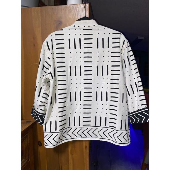Art to Wear Reversible Aztec Blazer - Black&White Pattern, Sz XL/2XL (46” Chest) - Picture 4 of 8